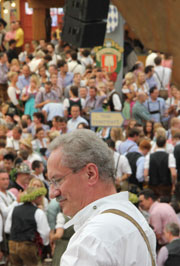nachdenklicher Blick auf die Menge: OB Christian Ude 2011(Foto: Martin Schmitz)